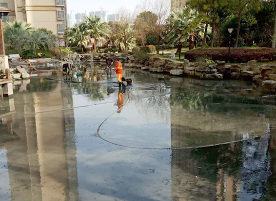龙山景观池淤泥清理