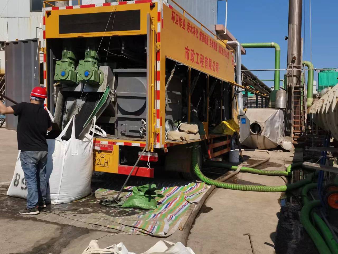 龙山淤泥压干处理